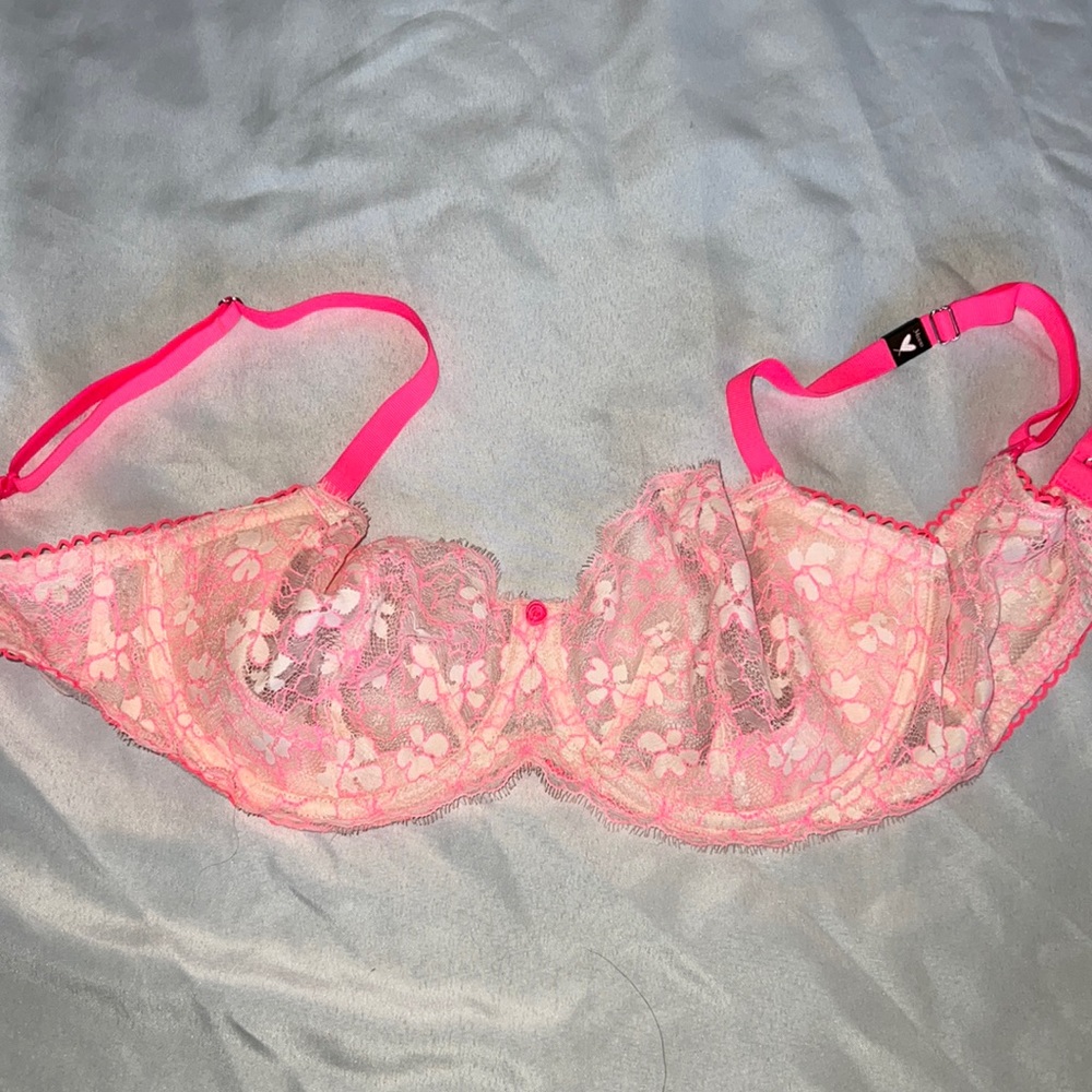 New with Tags Victoria’s Secret dream angels push up without padding bra 34DDD